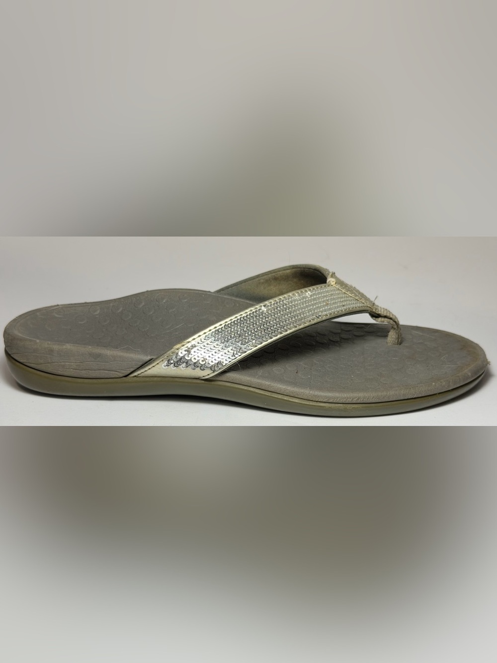 Vionic Tide Sequins Orthotic Flip-Flop Sandals -
Size 8 -